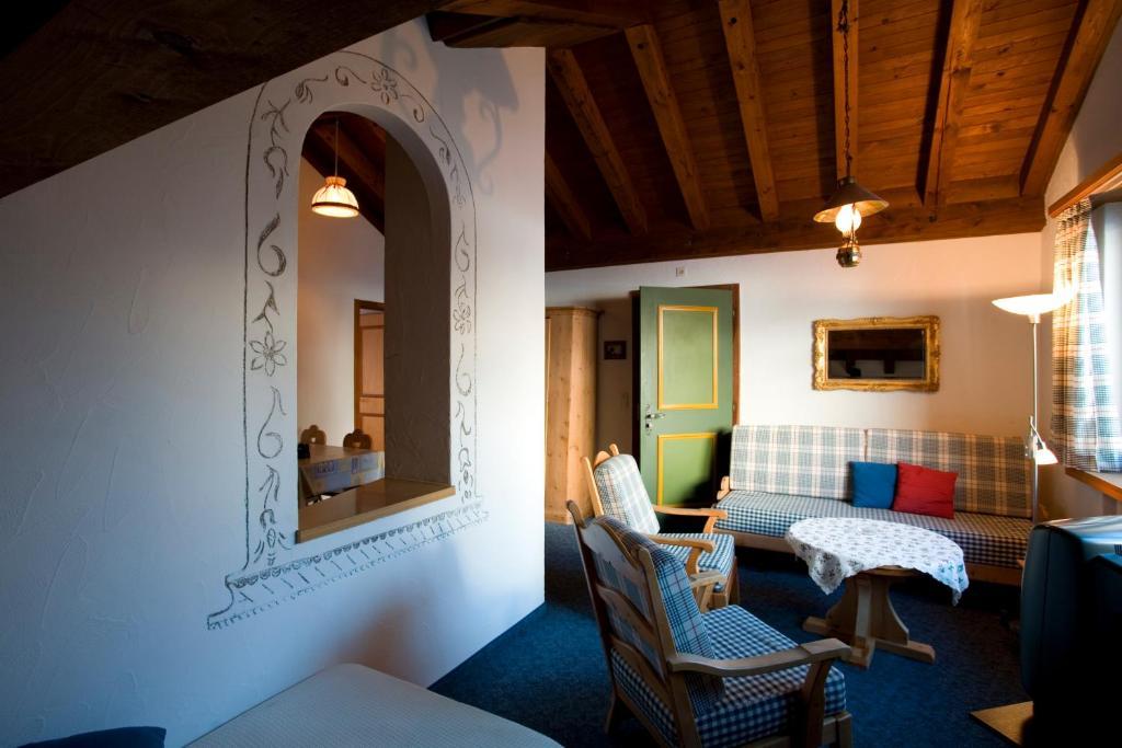 Ferienwohnungen Seraina シルス・マリア 部屋 写真